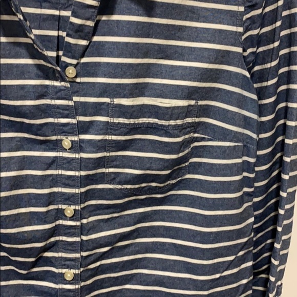 GAP EUC Shrunken boyfriend chambray Top - Picture 3 of 7